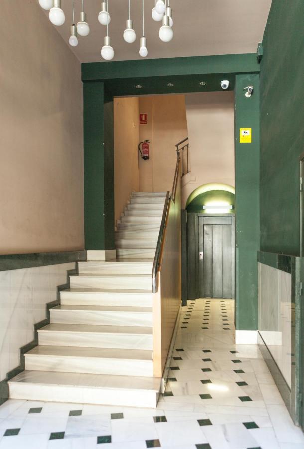 Plaza Catalunya City Center Apartments Барселона Экстерьер фото