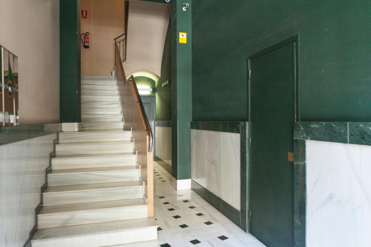 Plaza Catalunya City Center Apartments Барселона Экстерьер фото