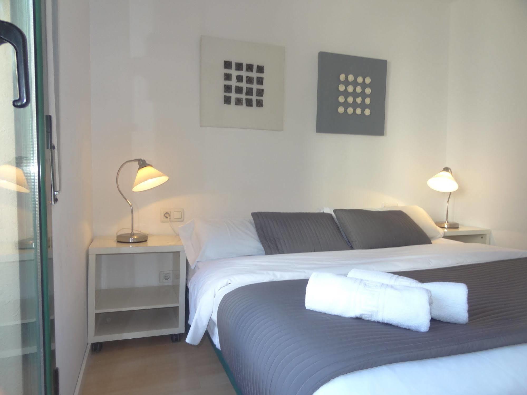 Plaza Catalunya City Center Apartments Барселона Экстерьер фото